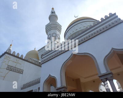 Sultan Haji Hassanal Bolkiah Masjid, conosciuta anche come la grande moschea di Cotabato, è la più grande moschea nelle Filippine che si trova in Barangay Kalanganan a Cotabato City. (Foto: Sherbien Dacalanio/Pacific Stampa) Foto Stock