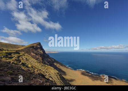 Le splendide spiagge del nord di Lanzarote a Guinate vicino a Mirador del Rio viewpoint. Isole Canarie Spagna Foto Stock