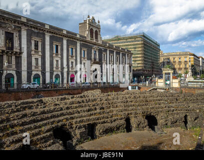 Resti dell'Anfiteatro Romano in Piazza Stesicoro - Catania, Sicilia, Italia Foto Stock