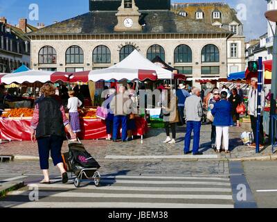 Giorno di mercato, Concarneau, Francia Foto Stock