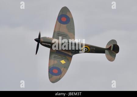 BBMF Spitfire Mk lla P7350 con QJ temporaneo-G lettere sul suo lato porta Foto Stock