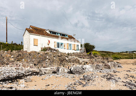 Casa sulla spiaggia, Port Eynon, Gower, Wales, Regno Unito Foto Stock