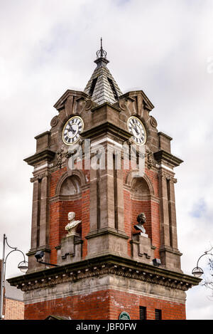 Bexleyheath incoronazione Memorial Clock Tower, Market Place, Bexleyheath, Londra, Inghilterra Foto Stock