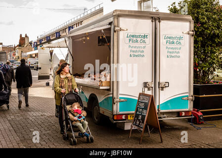 Lowestoft pesce mobile Co pescivendoli, zona pedonale, Lowfield Street, Dartford Kent Foto Stock