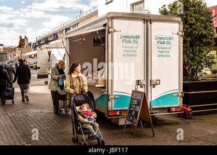 Lowestoft pesce mobile Co pescivendoli, zona pedonale, Lowfield Street, Dartford Kent Foto Stock