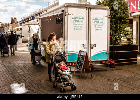 Lowestoft pesce mobile Co pescivendoli, zona pedonale, Lowfield Street, Dartford Kent Foto Stock