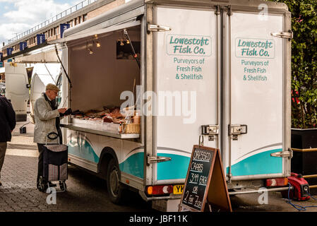 Lowestoft pesce mobile Co pescivendoli, zona pedonale, Lowfield Street, Dartford Kent Foto Stock