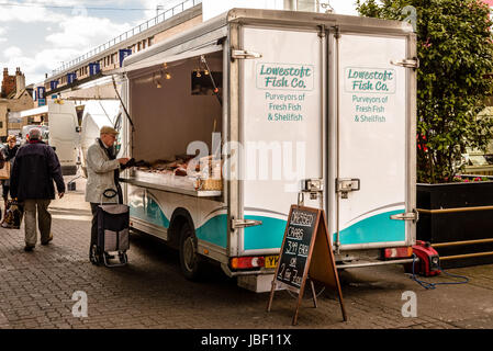 Lowestoft pesce mobile Co pescivendoli, zona pedonale, Lowfield Street, Dartford Kent Foto Stock