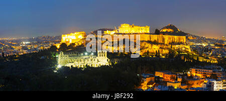 Panoramica Panoramica di Atene con Acropoli di notte Foto Stock