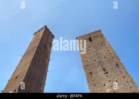 Due torri pendente di Bologna. Emilia Romagna. L'Italia. Foto Stock