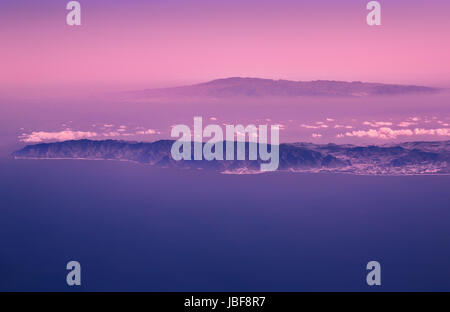 Vista aerea dell'isola Tenerife in primo piano e l'isola Gran Canaria in background, Isole Canarie, Spagna. Foto Stock