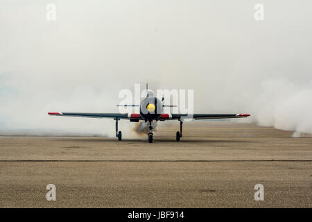 Air show con Yak-52 aeromobile in Portogallo Foto Stock