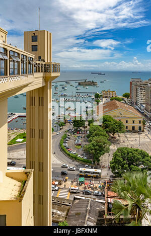 Giallo famoso Lacerda ascensore nella città di Salvador, Bahia Foto Stock