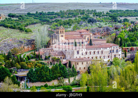 Santa Maria del Parral è un convento del Hieronymites appena fuori le mura di Segovia, Spagna Foto Stock