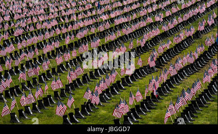 "Stivali su terreno' omaggio ai soldati caduti sul Memorial Day 2017 davanti il tempio della musica a Roger Williams Park a Providence RI Foto Stock