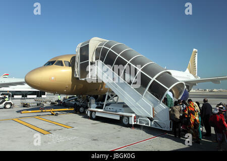 Gulf Air imbarco degli aeromobili. Manama, Regno del Bahrein Foto Stock