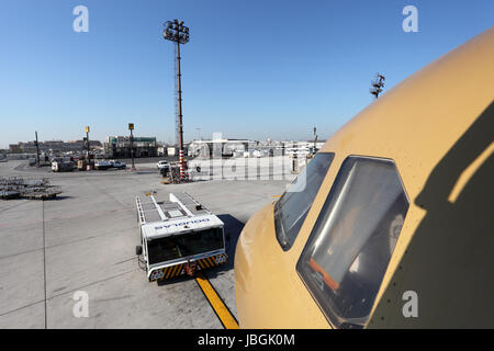 Gulf Air aereo all'Aeroporto di Manama. Regno del Bahrein, Medio Oriente Foto Stock