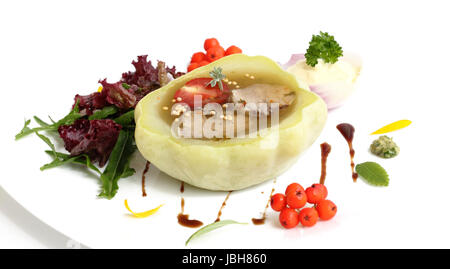 Chiudere la linguetta in jelly insaccata in patty ,servito con insalata e maionese Foto Stock