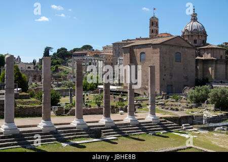 Resti della Basilica Emilia (Basilica Aemilia) nel foro romano nella città di Roma, Italia. Foto Stock