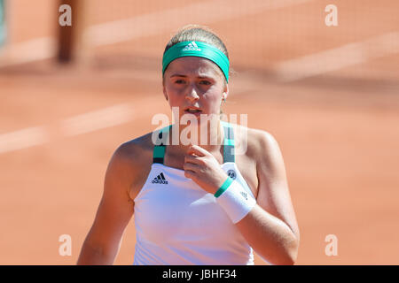 Parigi, Francia. Decimo Giugno, 2017. Jelena Ostapenko (LAT) Tennis : Jelena Ostapenko della Lettonia durante il singolare femminile partita finale degli Open di Francia di tennis tournament contro Simona Halep della Romania al Roland Garros di Parigi, Francia . Credito: AFLO/Alamy Live News Foto Stock
