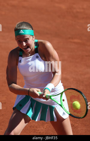 Parigi, Francia. Decimo Giugno, 2017. Jelena Ostapenko (LAT) Tennis : Jelena Ostapenko della Lettonia durante il singolare femminile partita finale degli Open di Francia di tennis tournament contro Simona Halep della Romania al Roland Garros di Parigi, Francia . Credito: AFLO/Alamy Live News Foto Stock