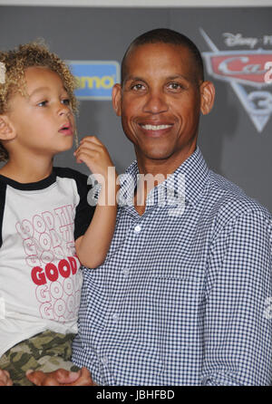 Anaheim, CA, Stati Uniti d'America. Decimo Giugno, 2017. Reggie Miller. Premiere di Disney Pixar ''Auto 3" tenutosi presso il Centro Congressi di Anaheim in Anaheim. Credito: Birdie Thompson/AdMedia/ZUMA filo/Alamy Live News Foto Stock