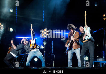 Nashville, Tennessee, Stati Uniti d'America. Decimo Giugno, 2017. Musicista MATTHEW RAMSEY della band Old Dominion suona al Nissan Stadium come parte del 2017 CMA Music Festival che si svolge nel centro di Nashville. La quattro giorni di festival della musica country attirano migliaia di appassionati provenienti da tutto il mondo per vedere una varietà di artista in più stadi. Copyright 2017 Jason Moore. Credito: Jason Moore/ZUMA filo/Alamy Live News Foto Stock