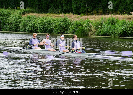 Durham, Regno Unito. 11 Giugno, 2017. Università di Durham Rowing Club Coxless 4 Credito: Tim Withnall/Alamy Live News Foto Stock