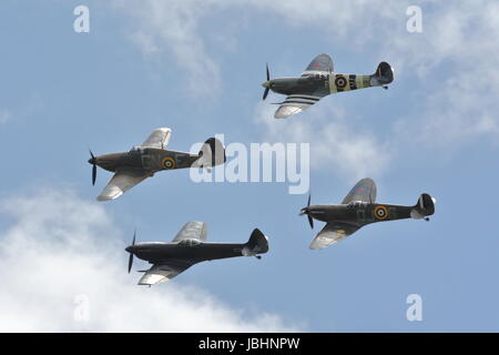 RAF Cosford, Shropshire, Regno Unito. 11 Giugno, 2017. Il BBMF visualizzati i loro leggendario Spitfires e un uragano Credito: Uwe Deffner/Alamy Live News Foto Stock