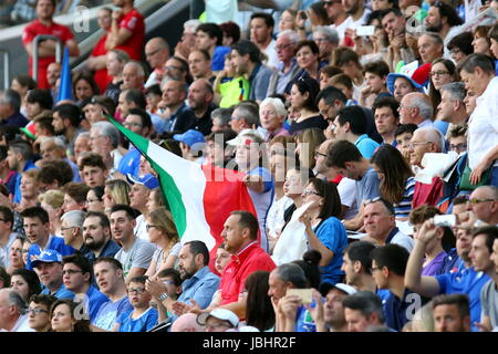 Udine Friuli Venezia Giulia. 11 Giugno, 2017. L'Italia, Udine: l'Italia ventola durante la Coppa del Mondo FIFA 2018 qualifica partita di calcio tra Italia e del Liechtenstein a Dacia Arena Stadium il 11 giugno, 2017. Credito: Andrea Spinelli/Alamy Live News Foto Stock