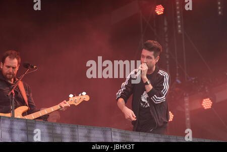 Newport, Isle of Wight, Regno Unito. 11 Giugno, 2017. Isle of Wight Festival Giorno 4 - gruppo britannico Bastille eseguendo in IOW Festival, Seaclose Park Newport 11giugno 2017, UK Credit: DFP/fotografica Alamy Live News Foto Stock