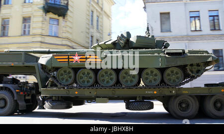 San Pietroburgo, Russia - 9 Maggio 2017. Celebrazione del giorno della vittoria: Trasporto In Carro Armato Foto Stock