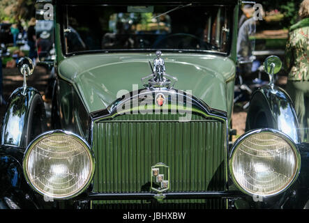 Los Angeles, Stati Uniti d'America. 11 Giugno, 2017. Un 1930 Packard serie 726 berlina è visualizzato durante il San Marino Motor Classic show a San Marino, California, Stati Uniti, il 11 giugno 2017. Credito: Zhao Hanrong/Xinhua/Alamy Live News Foto Stock