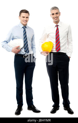 Team di lavoratori edili con casco di sicurezza Foto Stock