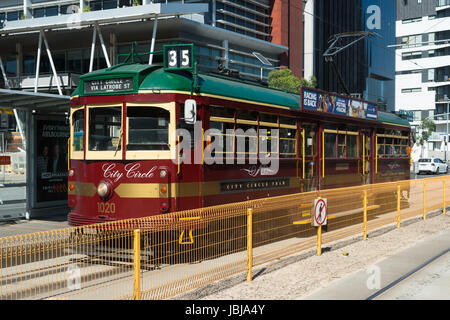 Tram tradizionali a Melbourne city centre, Victoria, Australia. Foto Stock