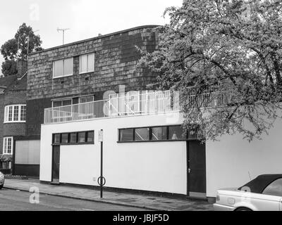 Il prelievo house progettata da Walter Gropius e Maxwell Fry e la vicina casa Cohen progettato da Eric Mendelsohn e Serge Chermayeff nel 1936 firmare l'inizio dell'architettura modernista NEL REGNO UNITO Foto Stock