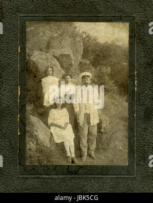 Vintage ritratto di una famiglia. La ripresa è stata fatta circa il 1924 anno. Foto Stock