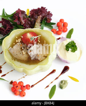 Gustoso antipasto con la lingua di maiale in gelatina Foto Stock