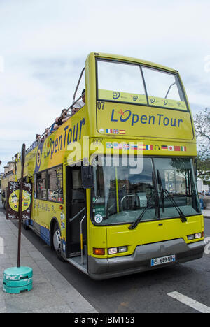 Parigi FRANCIA OPEN TOUR BUS offre un modo per vedere i monumenti più conosciuti della città - BUS DI PARIGI - PARIS TRASPORTI © Frédéric BEAUMONT Foto Stock