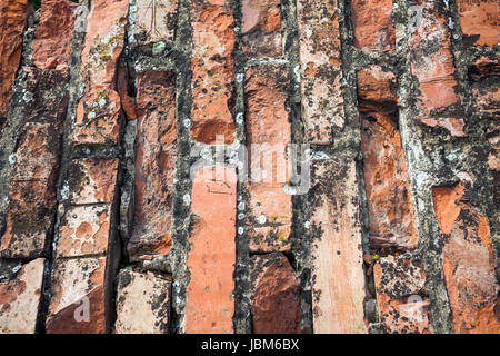 Rotto vecchio muro in mattoni texture di sfondo Foto Stock