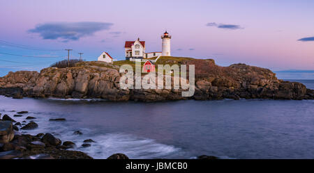 Famoso Nubble luce al tramonto Foto Stock