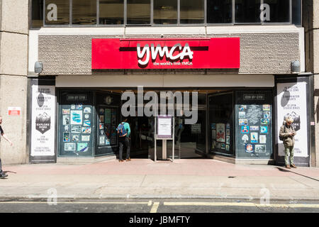 Esterno del YMCA sulla Great Russell Street, Londra, Inghilterra, Regno Unito Foto Stock