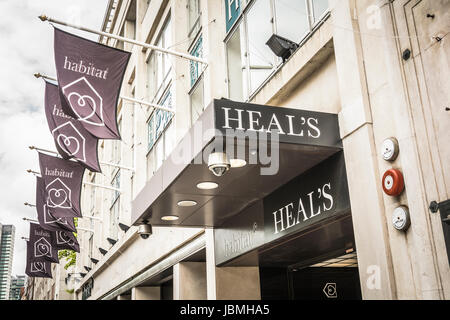 L'ingresso a Habitat e guarisce su Tottenham Court Road, Londra, Inghilterra, Regno Unito Foto Stock