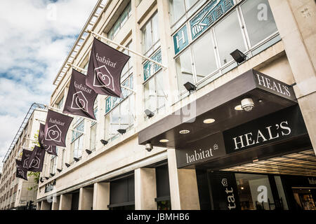 L'ingresso a Habitat e guarisce su Tottenham Court Road, Londra, Inghilterra, Regno Unito Foto Stock