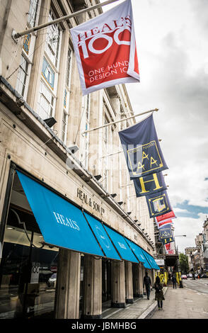 L'ingresso a Habitat e guarisce su Tottenham Court Road, Londra, Inghilterra, Regno Unito Foto Stock