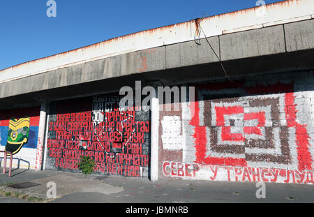 Vista generale dei graffiti prima del 2018 FIFA World Cup qualifica, Gruppo D corrisponde all'Rajko Mitic Stadium, Belgrado. Foto Stock