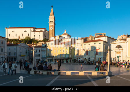 Tartinijev trg (Tartini Square) a Pirano, Slovenia Foto Stock