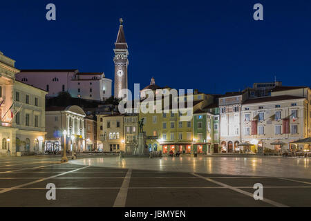 Tartinijev trg (Tartini Square) a Pirano, Slovenia Foto Stock