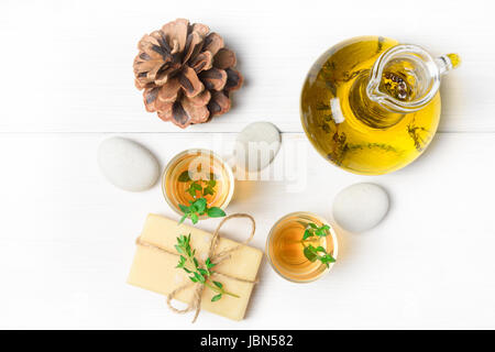 Massaggio aromaterapia o impostare: olio, pietre e soap Foto Stock