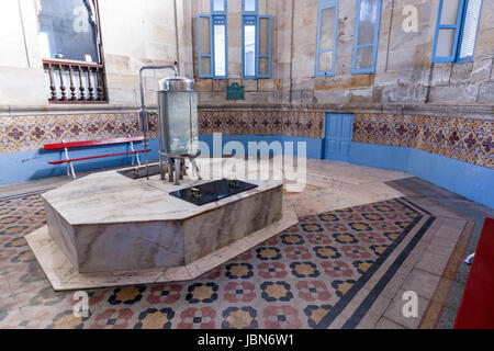 All'interno delle acque sorgive di Aguas de Cabreiroa, Verin, Galizia, Spagna Foto Stock